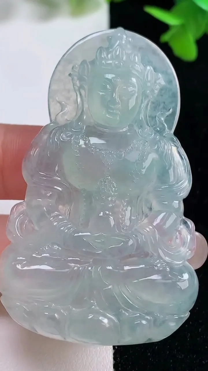天然A货翡翠度母观音菩萨吊坠，尺寸60.5-37.2-5.7，重量:23.67g
9月16日