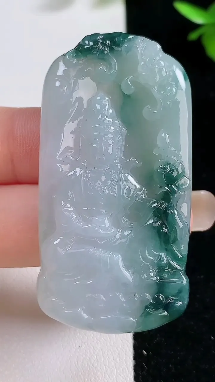 天然A货翡翠飘花观音菩萨吊坠，尺寸59-32-11，重:21.43g
9月16日