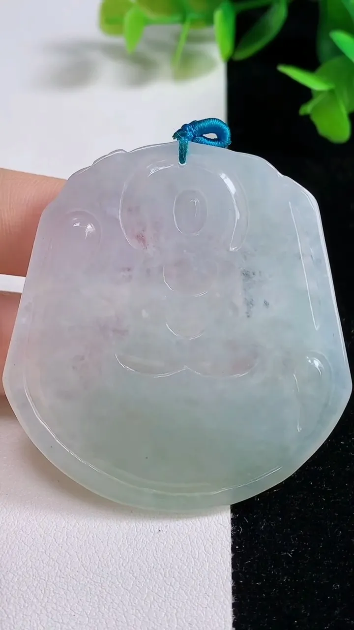 天然A货翡翠大日如来吊坠，尺寸55-52.3-4.5，重量:27.85g
9月16日