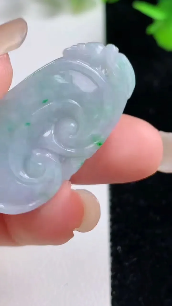 天然A货翡翠春带彩紫罗兰如意吊坠，尺寸37-19.7-6，重量:8.90g
9月16日