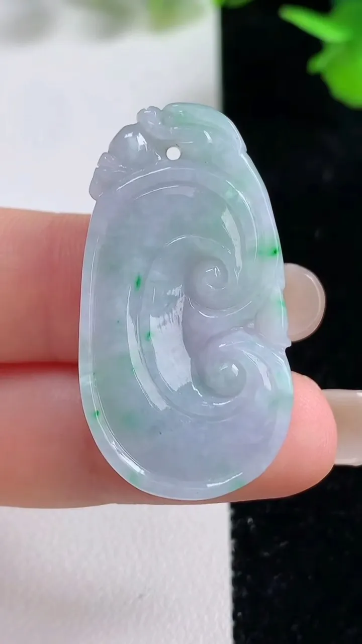 天然A货翡翠春带彩紫罗兰如意吊坠，尺寸37-19.7-6，重量:8.90g
9月16日