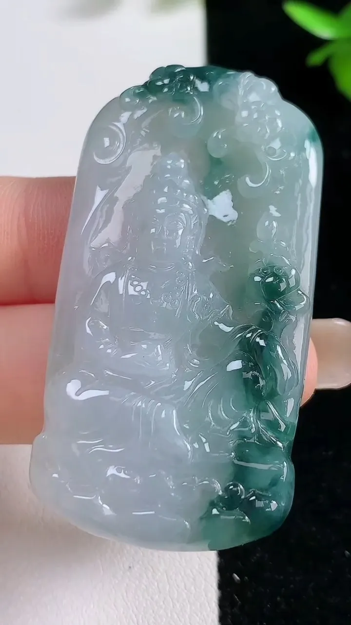 天然A货翡翠飘花观音菩萨吊坠，尺寸59-32-11，重:21.43g
9月16日