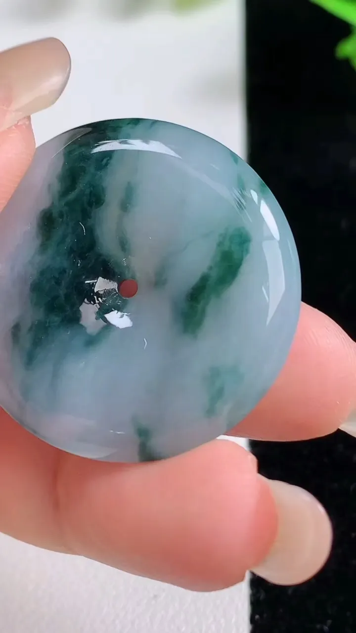 天然A货翡翠飘花平安扣吊坠，尺寸30.8-5.8，重量:12.85g
9月16日