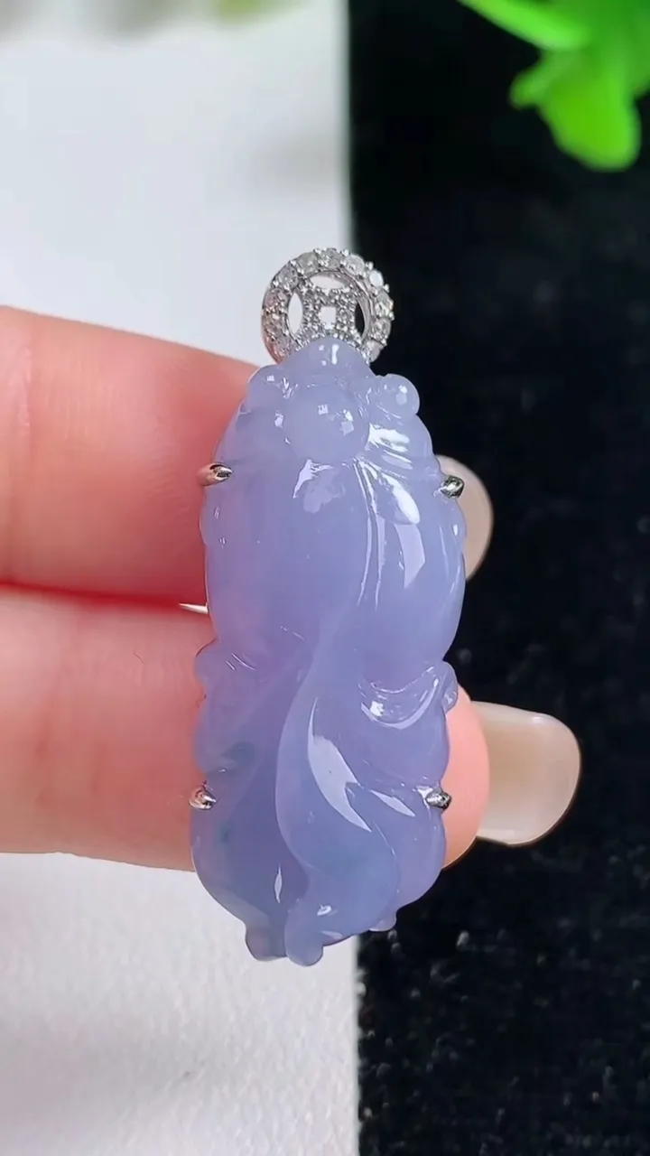天然A货翡翠18k金紫罗兰年年有余吊坠，尺寸32.2-14-8.7，重量:7.28g
9月16日