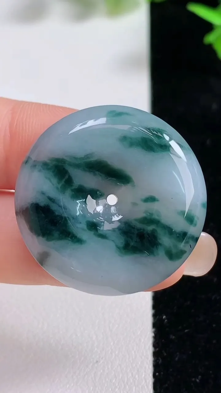 天然A货翡翠飘花平安扣吊坠，尺寸30-6.3，重量:13.16g
9月16日