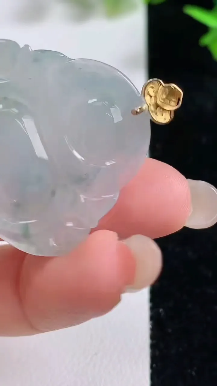 天然A货翡翠种飘花佛公吊坠，尺寸29.7-33-6.6，重量:9.83g
9月16日