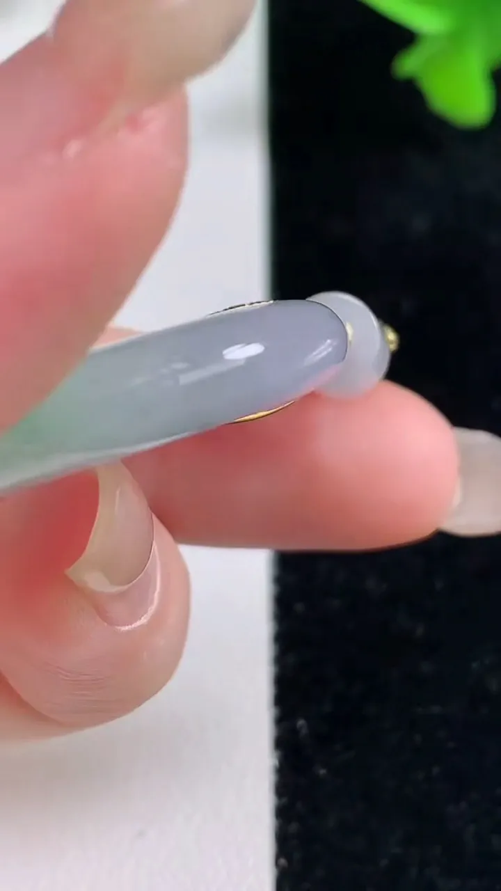 天然A货翡翠18k金春带彩紫罗兰平安环吊坠，尺寸32.2-6，重量:15.25g
9月16日