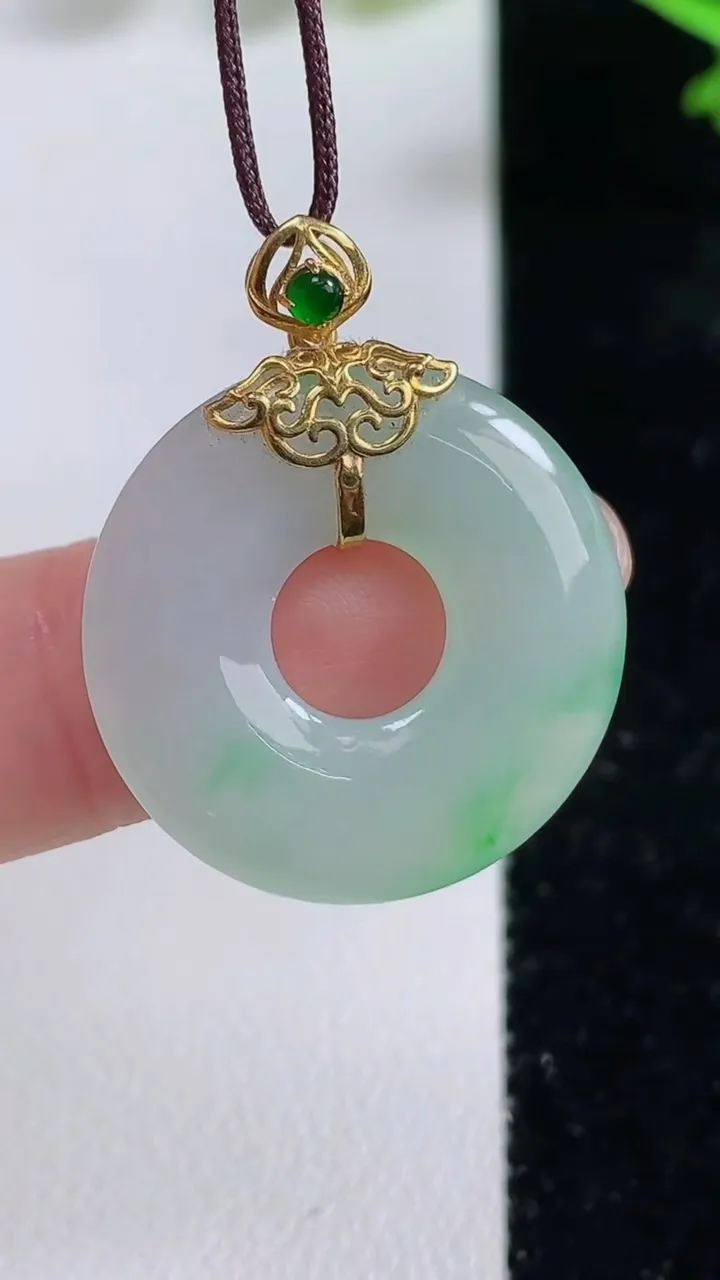 天然A货翡翠平安环吊坠，尺寸24-3.8，重量:4.80g
9月16日