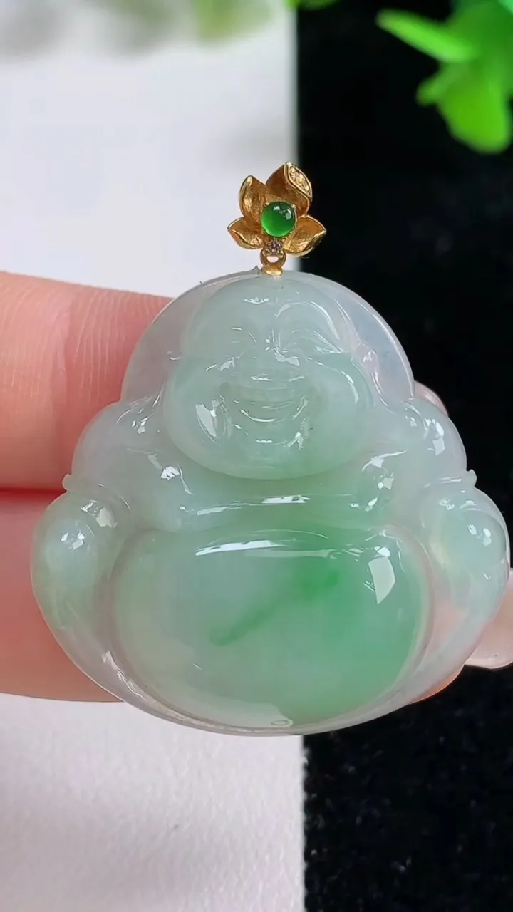 天然A货翡翠平安扣吊坠，尺寸31.6-6，重量:13.07g
9月16日