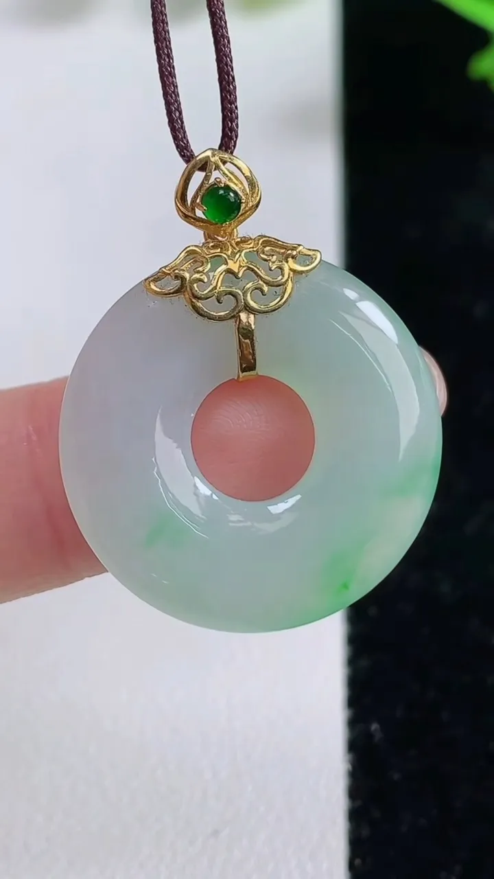 天然A货翡翠平安环吊坠，尺寸24-3.8，重量:4.80g
9月16日