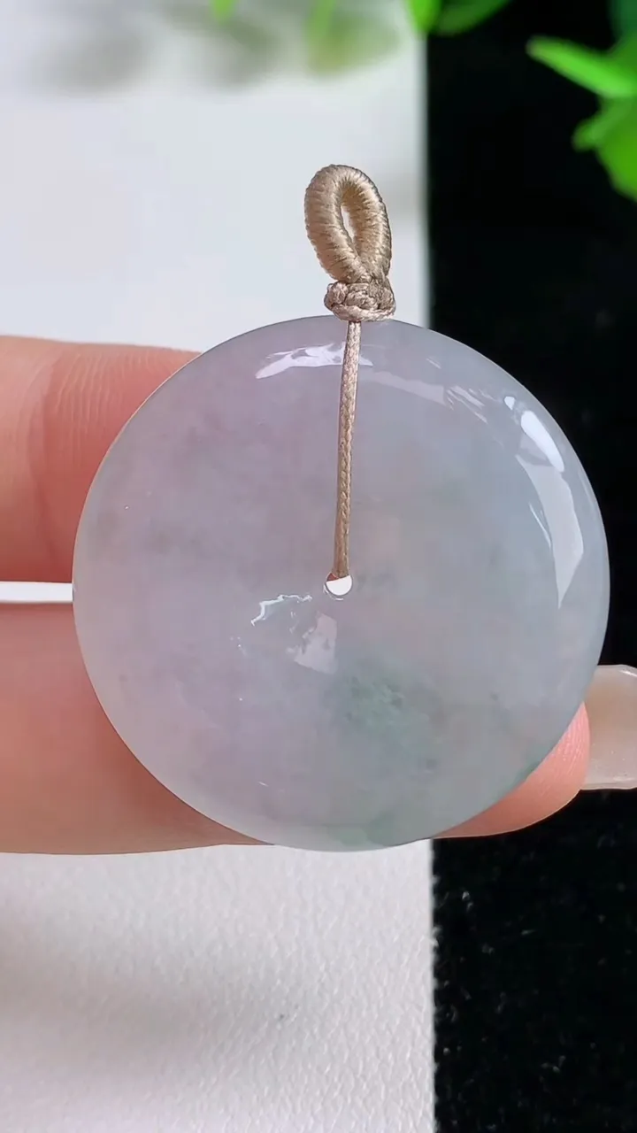天然A货翡翠冰种飘花平安扣吊坠，尺寸31-5.7，重量:11.62g
9月16日