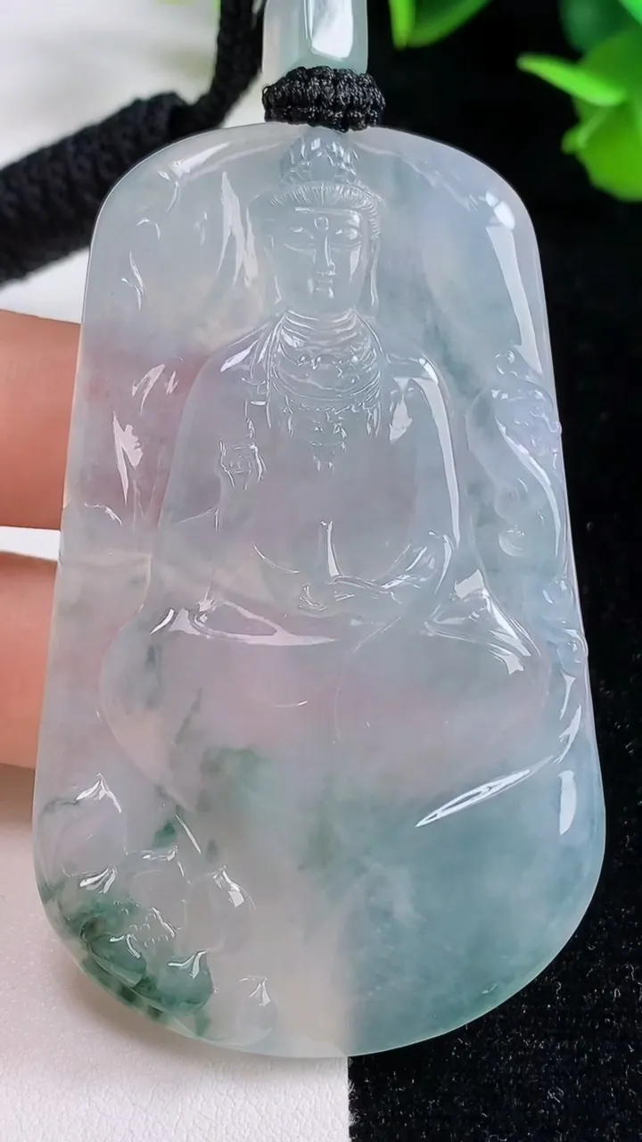 天然A货翡翠种飘花观音菩萨吊坠，尺寸67.3-41-5.3，重量:39.57g
9月16日