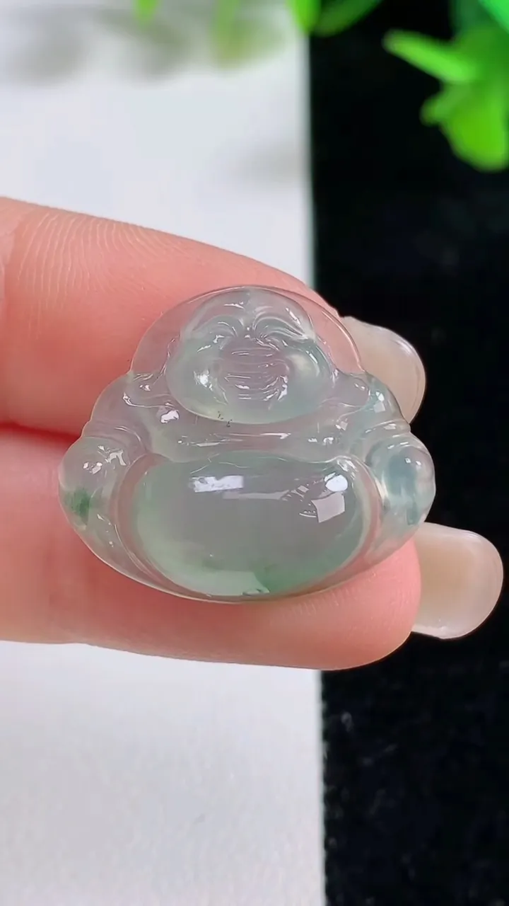 天然A货翡翠冰种飘花佛公吊坠，尺寸20.5-24.3-5，重量:3.45g
9月16日