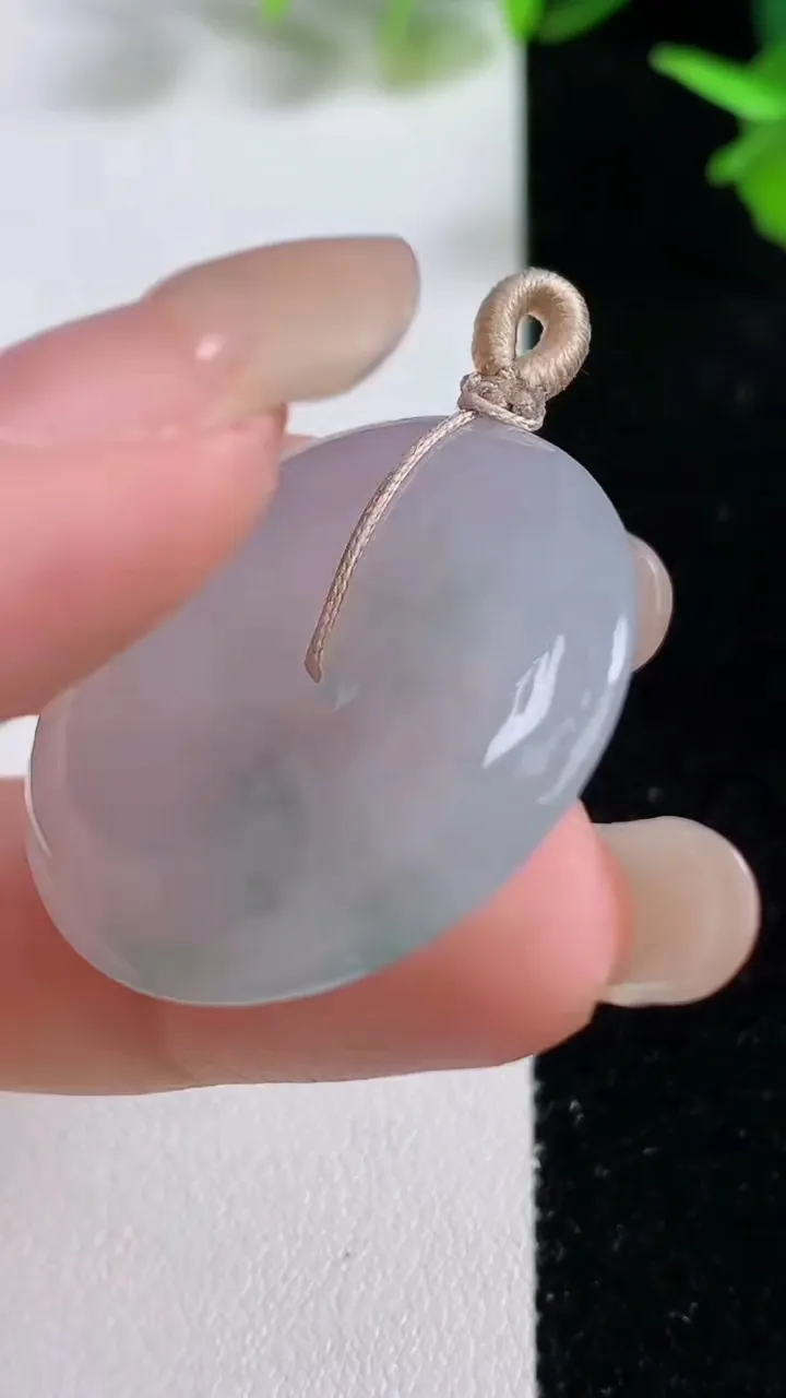 天然A货翡翠冰种飘花平安扣吊坠，尺寸31-5.7，重量:11.62g
9月16日
