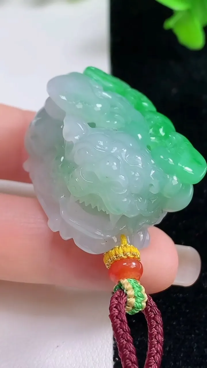 天然A货翡翠貔貅吊坠，尺寸31.6-25-21.2，重量:42.93g
9月16日