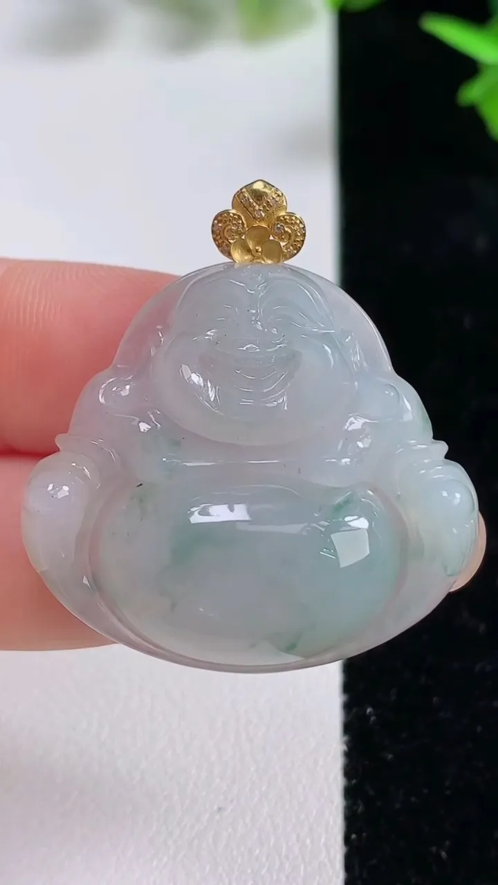 天然A货翡翠种飘花佛公吊坠，尺寸29.7-33-6.6，重量:9.83g
9月16日