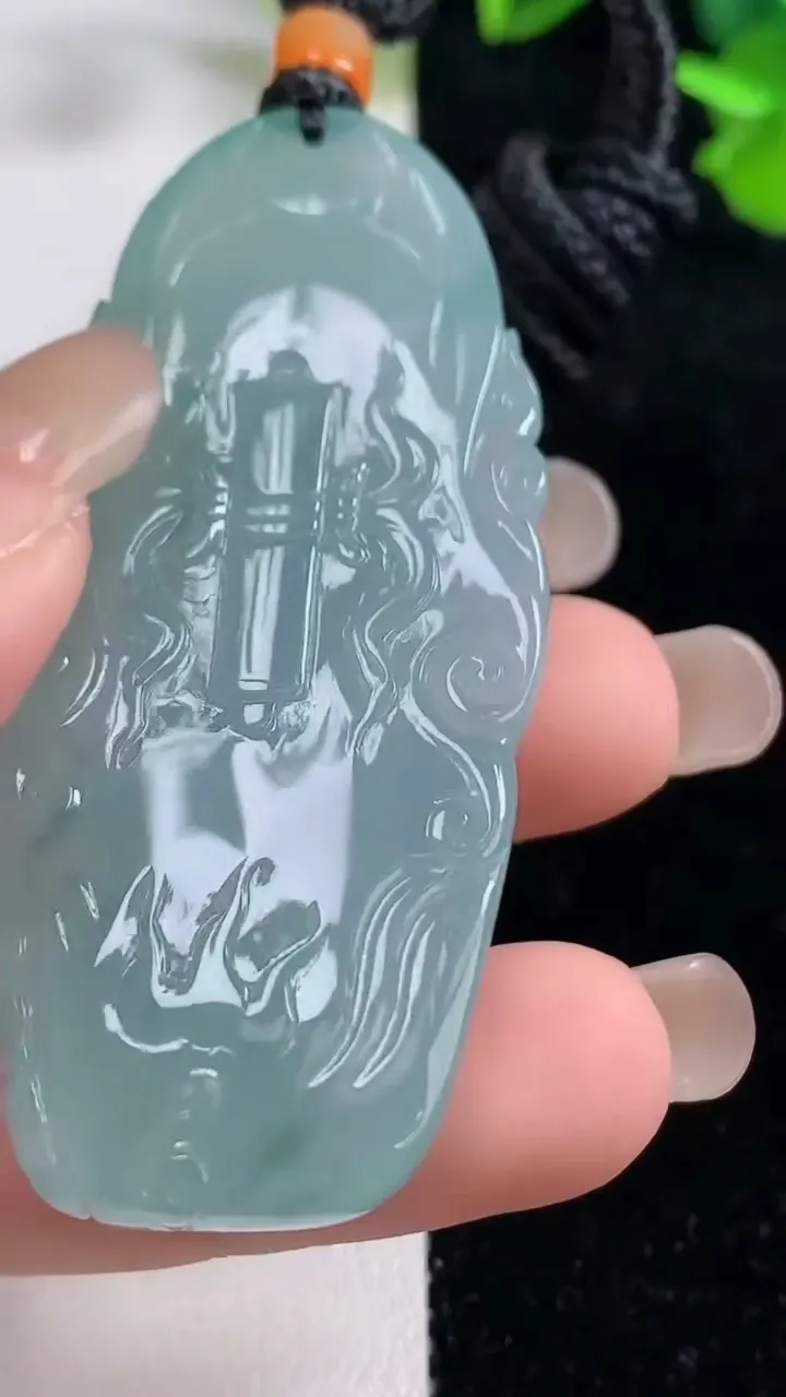 天然A货翡翠大势至观音菩萨吊坠，尺寸61.6-27.8-11.7，重量:40.93g
9月16日