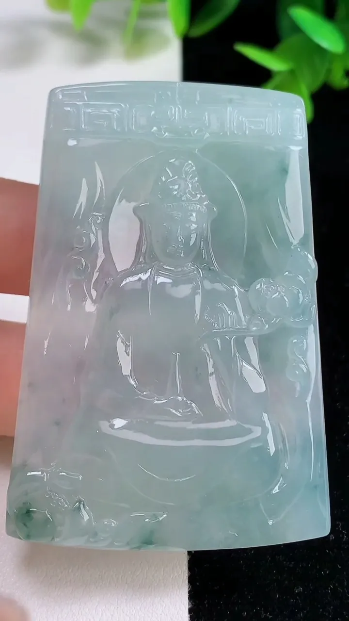 天然A货翡翠冰种飘花大势至观音菩萨吊坠，尺寸61.7-40-5，重量:34.01g
9月16日