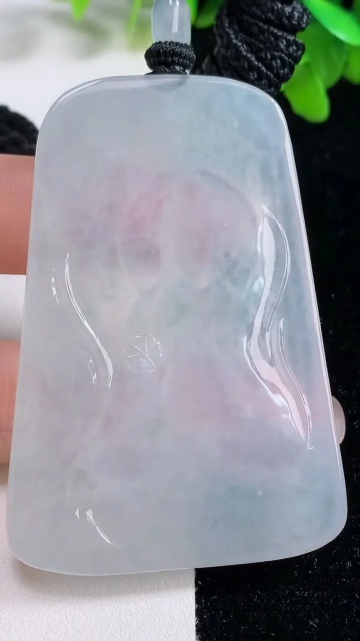 天然A货翡翠种白冰观音菩萨吊坠，尺寸64.5-43.4-5.8，重量:42.76g
9月16日