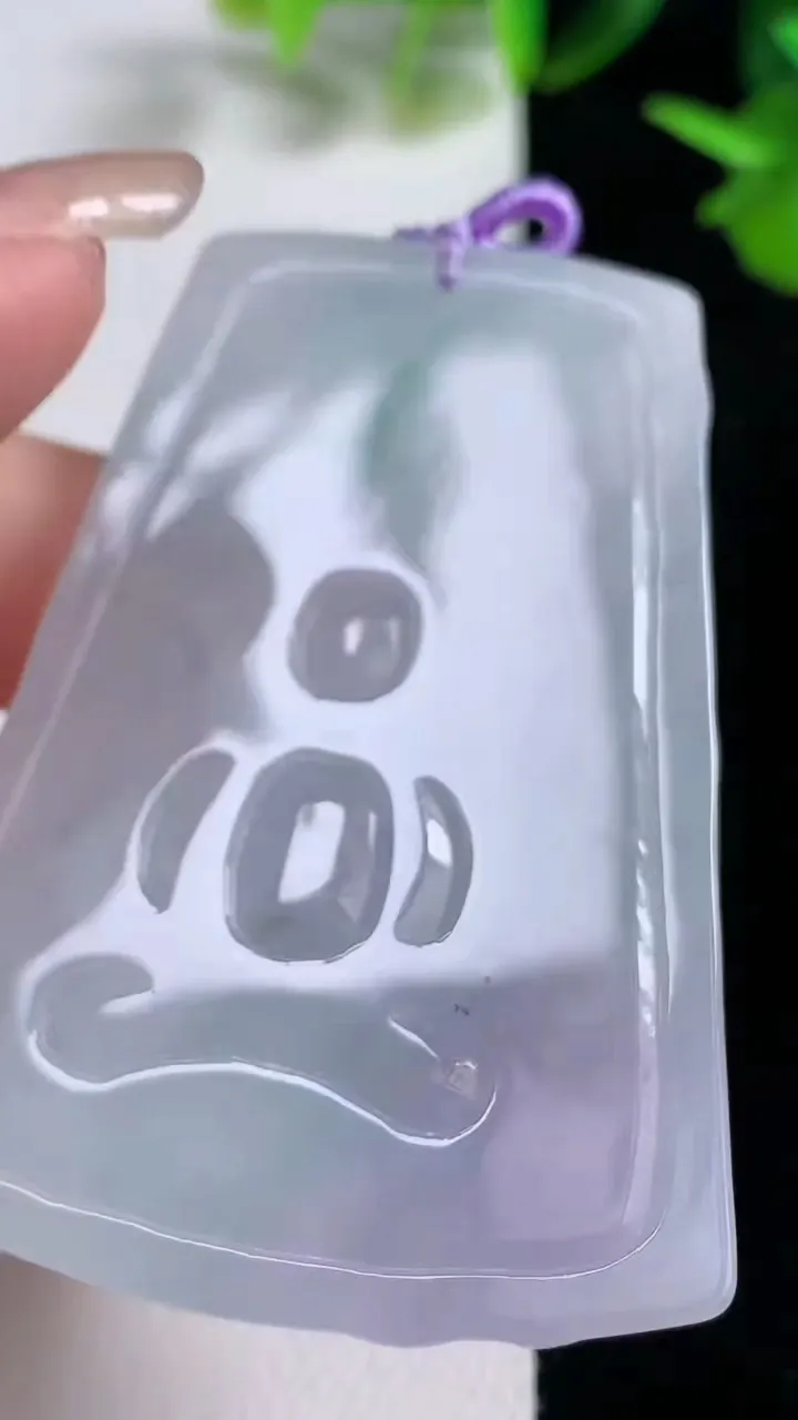 天然A货翡翠冰种紫罗兰飘花山水阿尼陀佛吊坠，尺寸61-42-5，重量:28.07g
9月16日