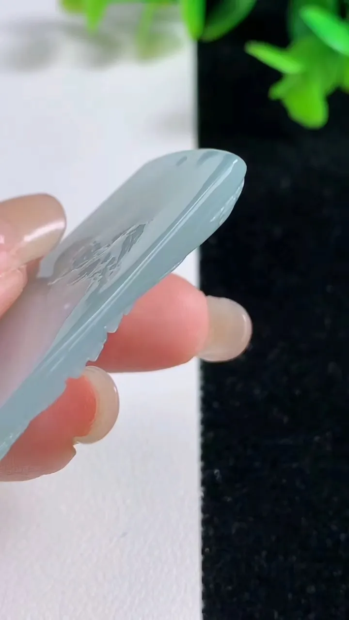 天然A货翡翠山水牌吊坠，尺寸56.6-32-5，重量:22.62g
9月16日