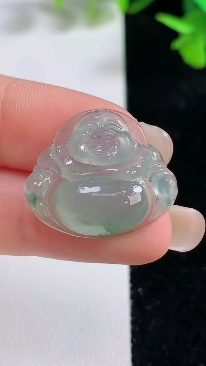 天然A货翡翠冰种飘花佛公吊坠，尺寸20.5-24.3-5，重量:3.45g
9月16日