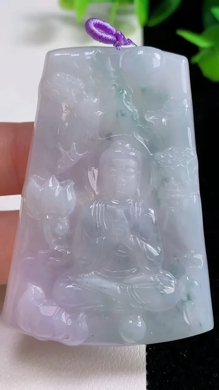 天然A货翡翠冰种紫罗兰飘花山水阿尼陀佛吊坠，尺寸61-42-5，重量:28.07g
9月16日
