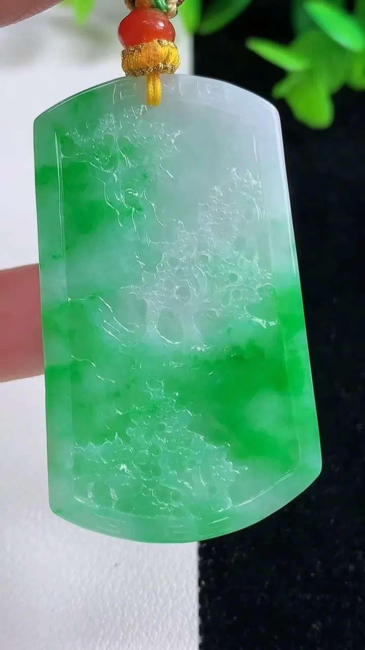 天然A货翡翠山水牌吊坠，尺寸50-29.7-5，重量:21.80g
9月16日