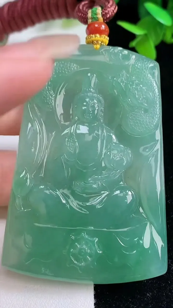 天然A货翡翠祥龙大势至观音菩萨吊坠，尺寸67.2-44.6-5.4，重量:44.73g
9月16日