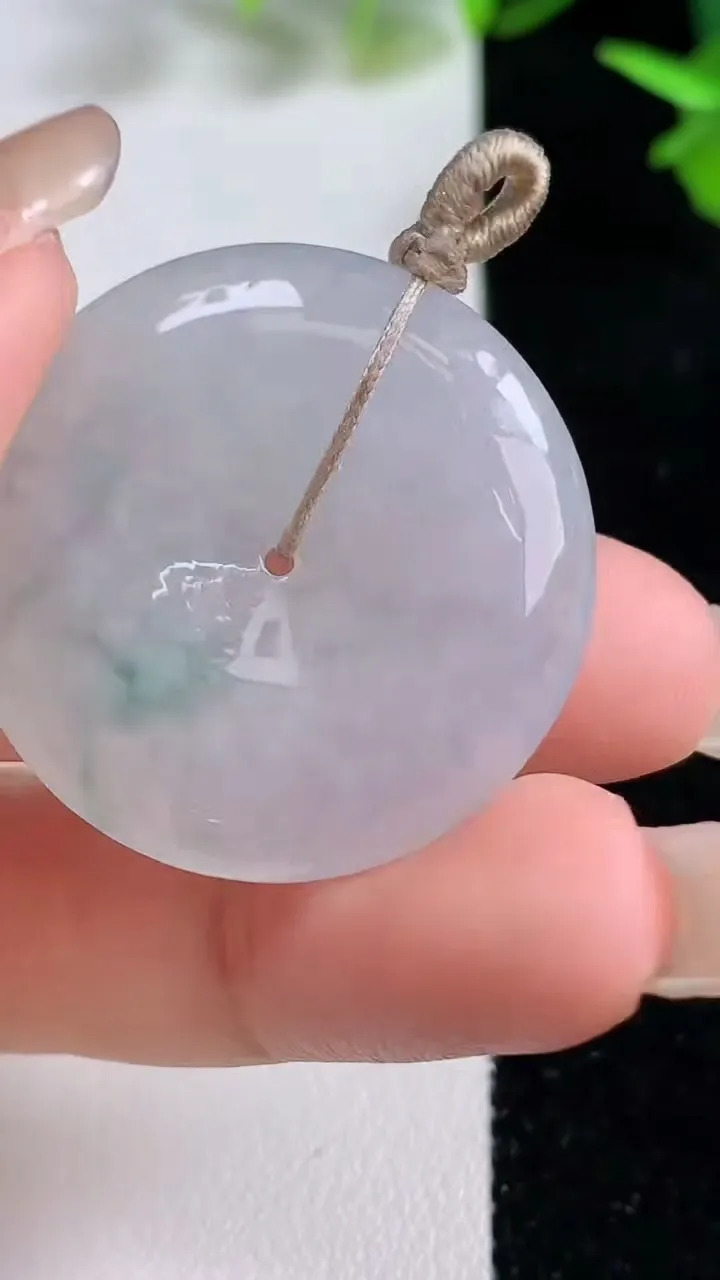 天然A货翡翠冰种飘花平安扣吊坠，尺寸31-5.7，重量:11.62g
9月16日