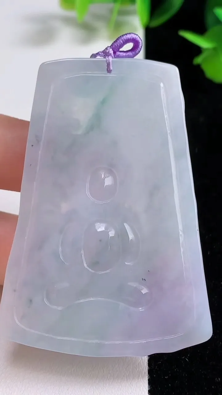 天然A货翡翠冰种紫罗兰飘花山水阿尼陀佛吊坠，尺寸61-42-5，重量:28.07g
9月16日