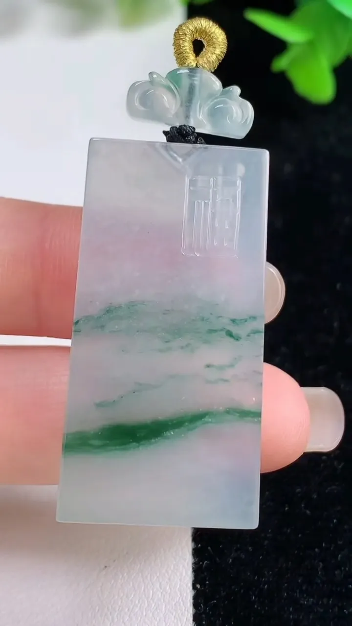 天然A货翡翠种飘花仿古无事牌吊坠，尺寸4.3-21.6-3.5，重量:12.00g
9月16日