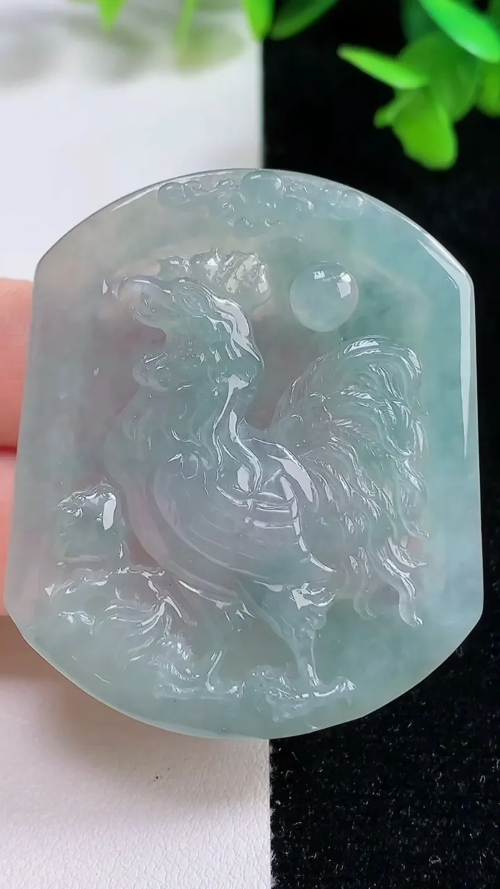 天然A货翡翠生肖鸡吊坠，尺寸50.2-42.4-5.8，重量:27.11g
9月16日