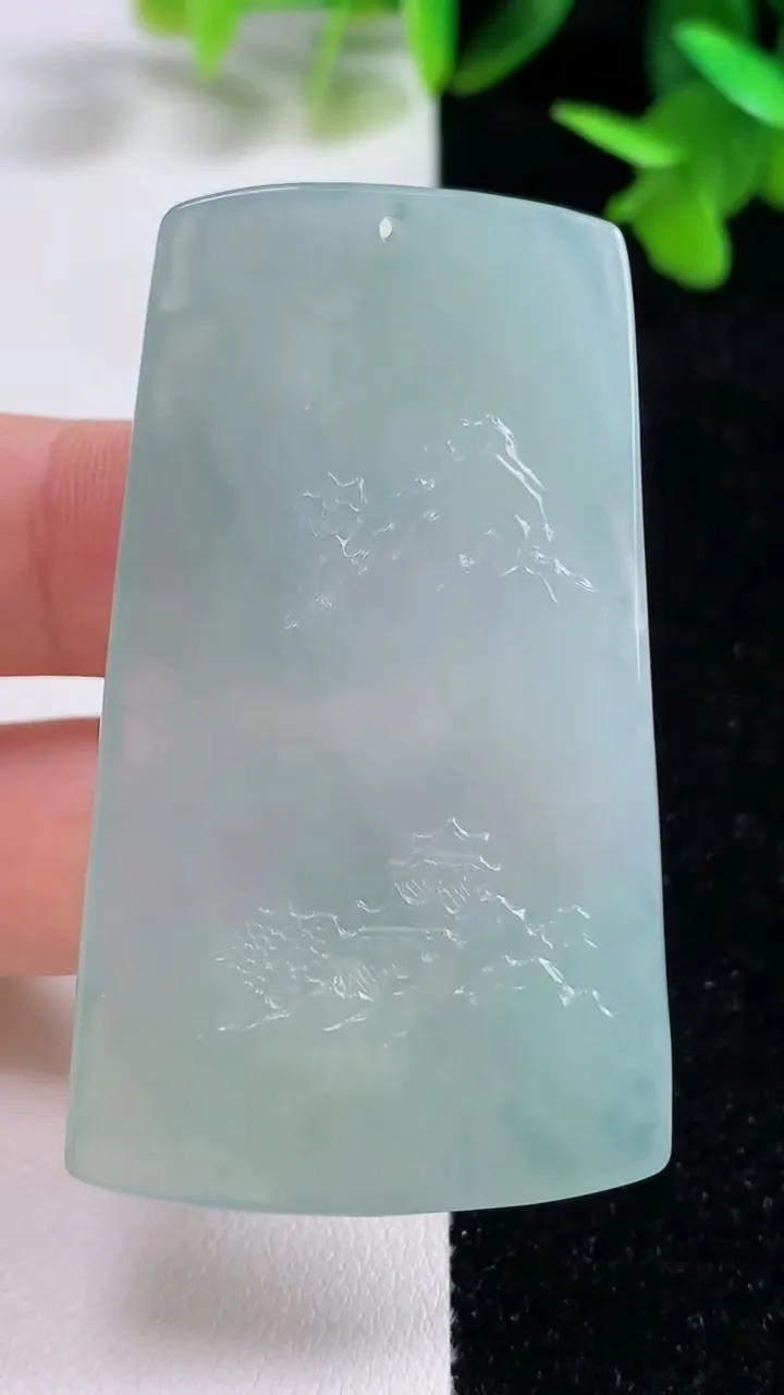 天然A货翡翠山水牌吊坠，尺寸56.6-32-5，重量:22.62g
9月16日