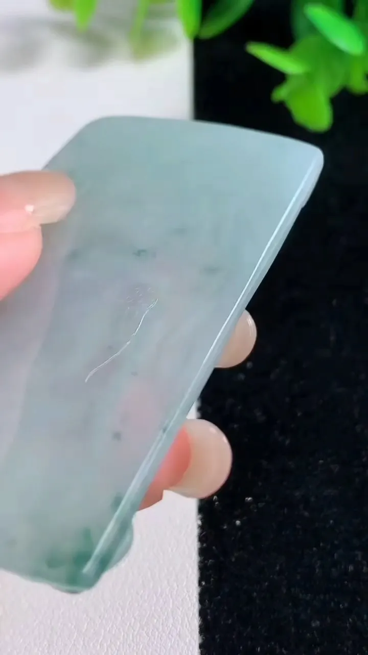天然A货翡翠冰种飘花大势至观音菩萨吊坠，尺寸61.7-40-5，重量:34.01g
9月16日
