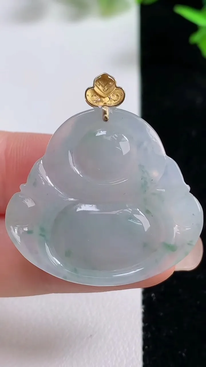 天然A货翡翠种飘花佛公吊坠，尺寸29.7-33-6.6，重量:9.83g
9月16日
