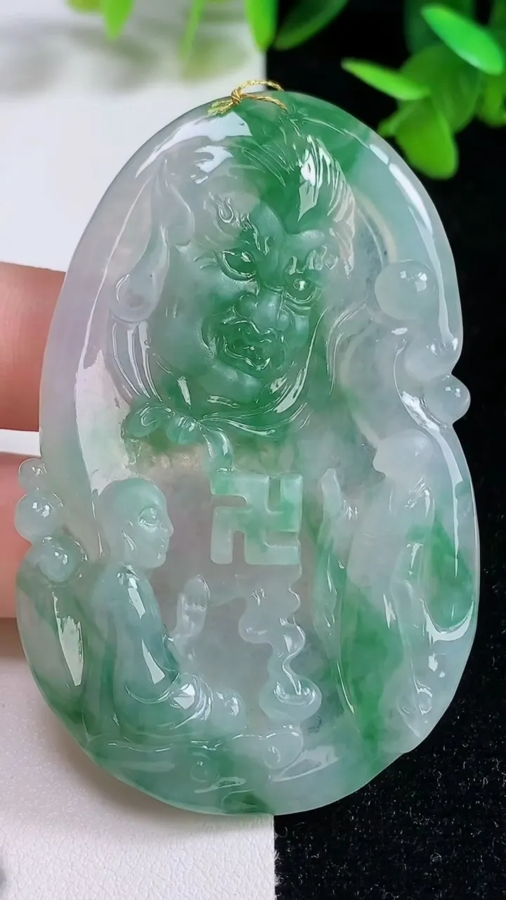 天然A货翡翠一念之间吊坠，尺寸67.8-43-5，重量:29.24g
9月16日