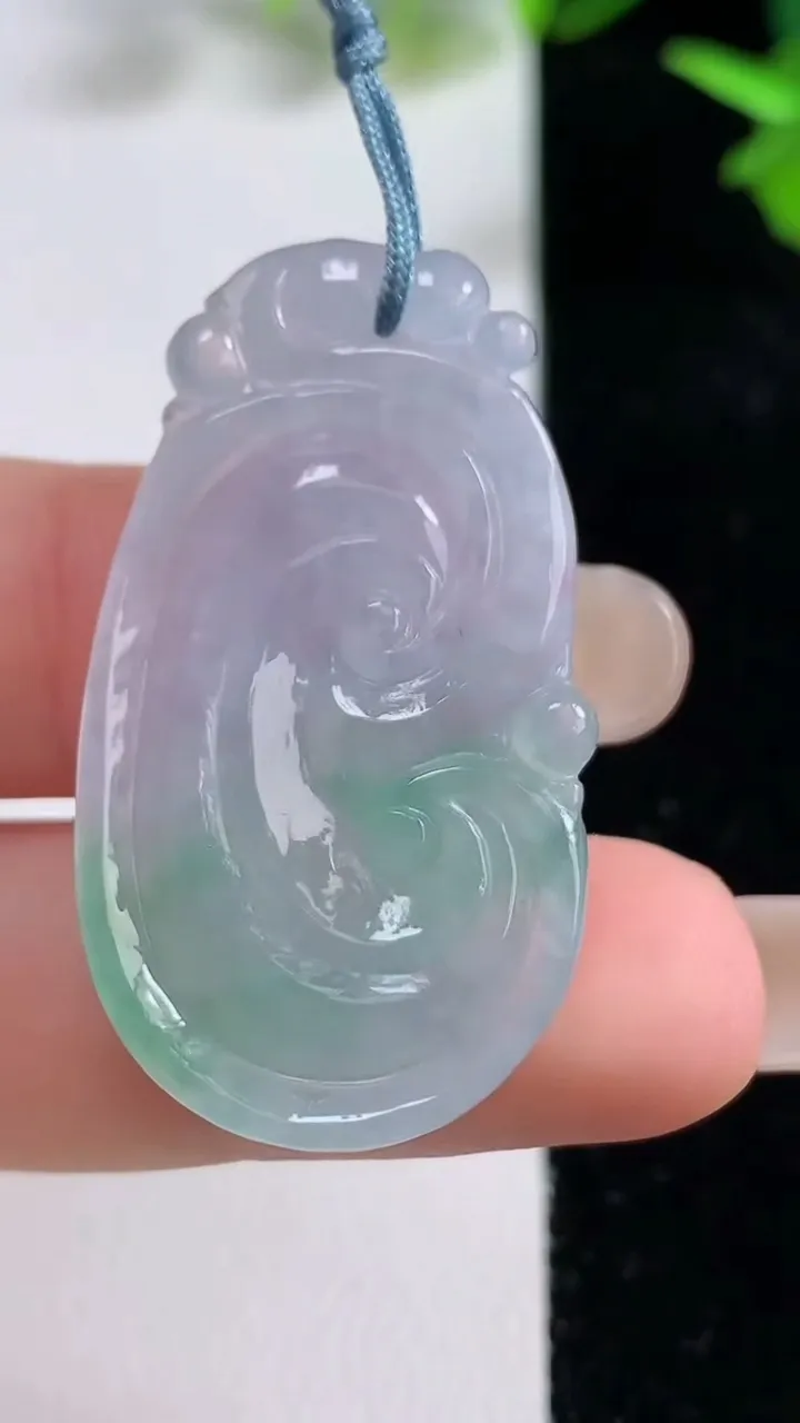 天然A货翡翠如意吊坠，尺寸38-21-4.6，重量:7.20g
9月16日