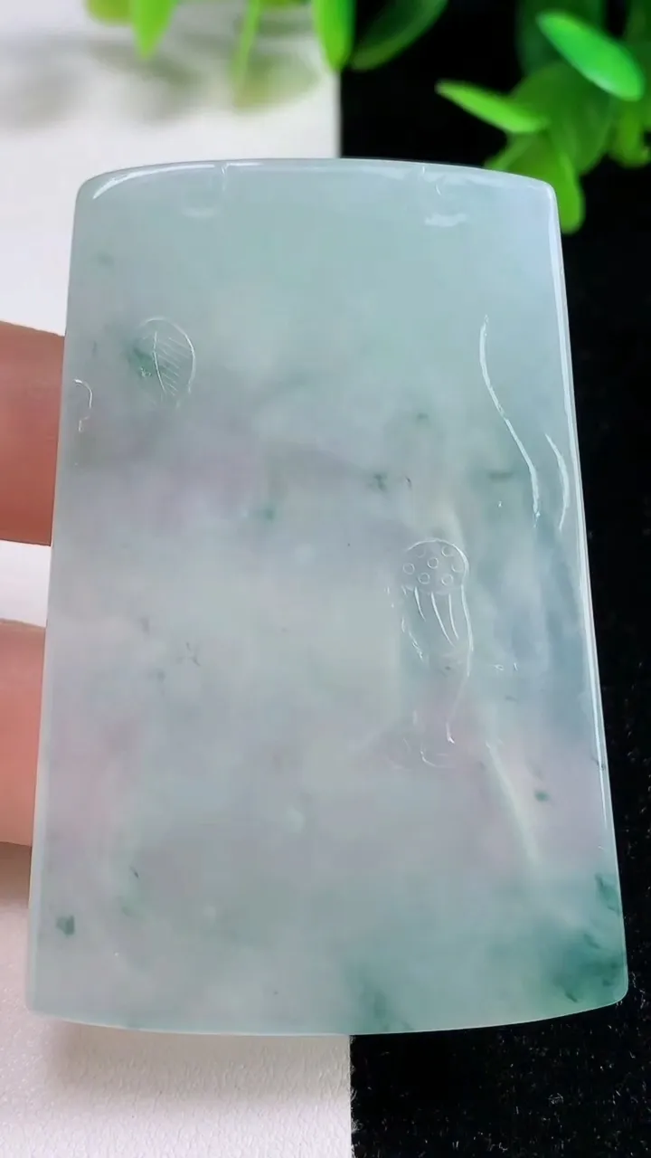天然A货翡翠冰种飘花大势至观音菩萨吊坠，尺寸61.7-40-5，重量:34.01g
9月16日