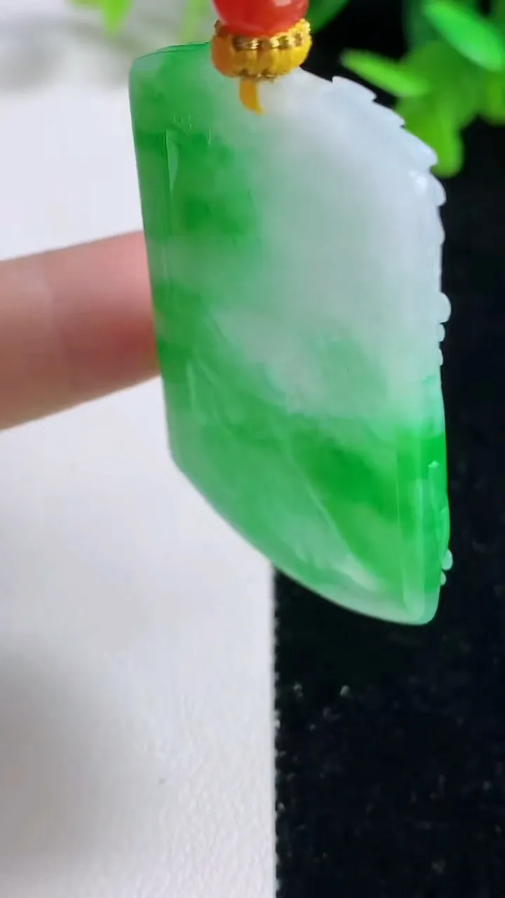 天然A货翡翠山水牌吊坠，尺寸50-29.7-5，重量:21.80g
9月16日