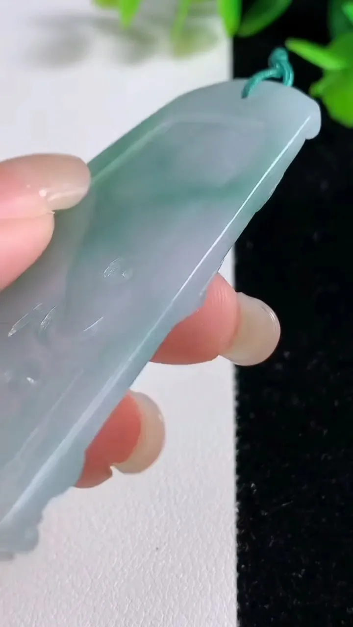 天然A货翡翠普贤菩萨吊坠，尺寸68-37.8-5.4，重量:27.52g
9月16日