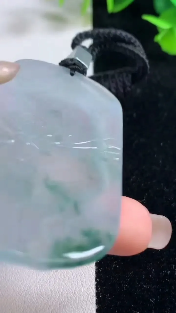 天然A货翡翠种飘花观音菩萨吊坠，尺寸67.3-41-5.3，重量:39.57g
9月16日