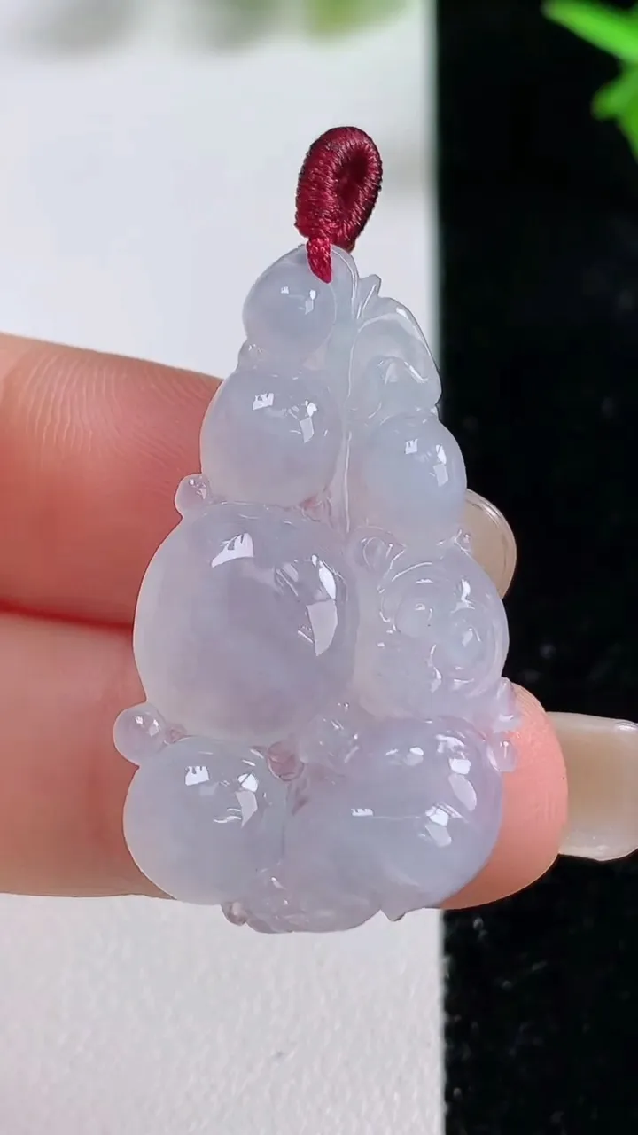 天然A货翡翠生肖猴吊坠，尺寸34.3-19-3.8，重量:5.12g
9月16日