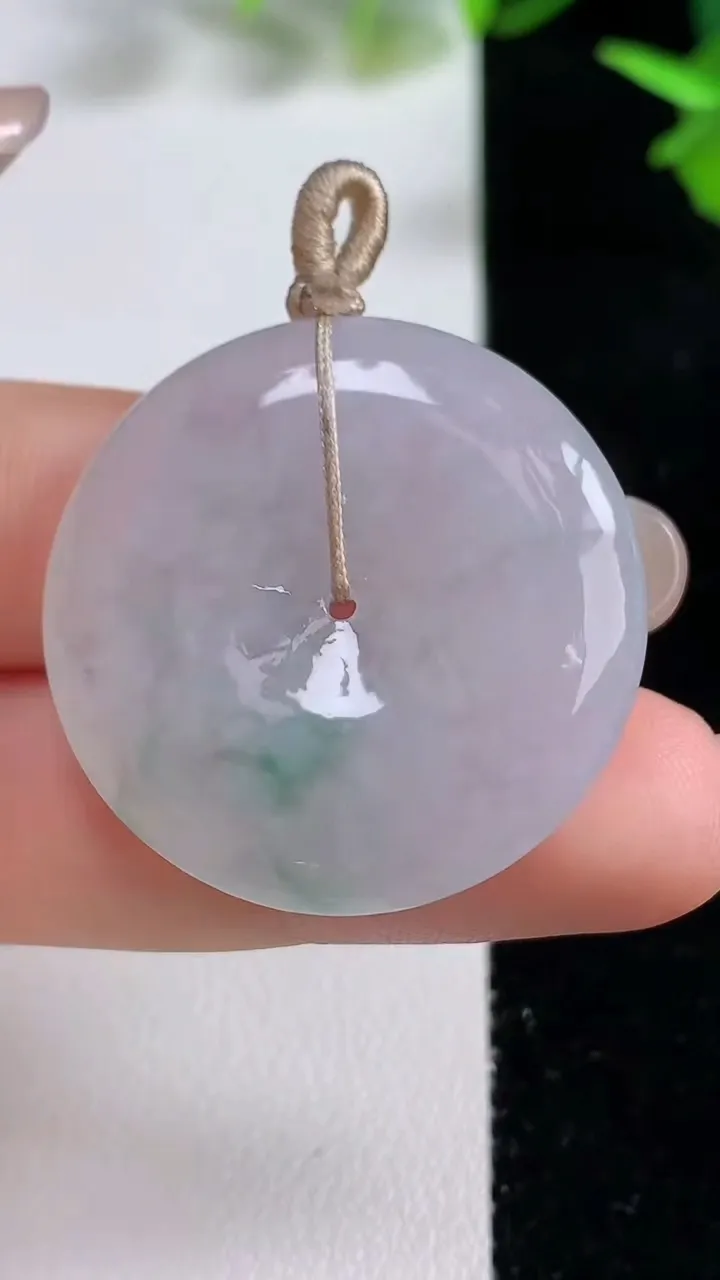 天然A货翡翠冰种飘花平安扣吊坠，尺寸31-5.7，重量:11.62g
9月16日