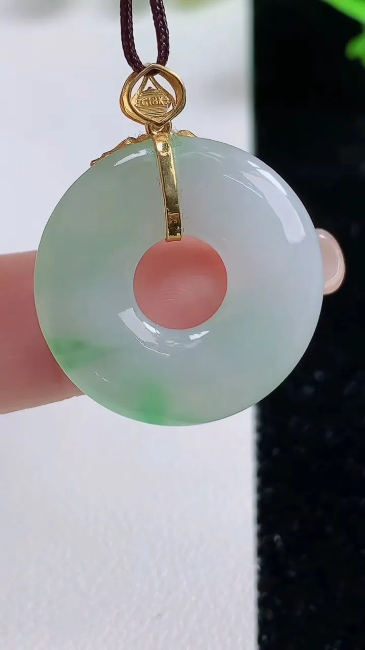 天然A货翡翠平安环吊坠，尺寸24-3.8，重量:4.80g
9月16日