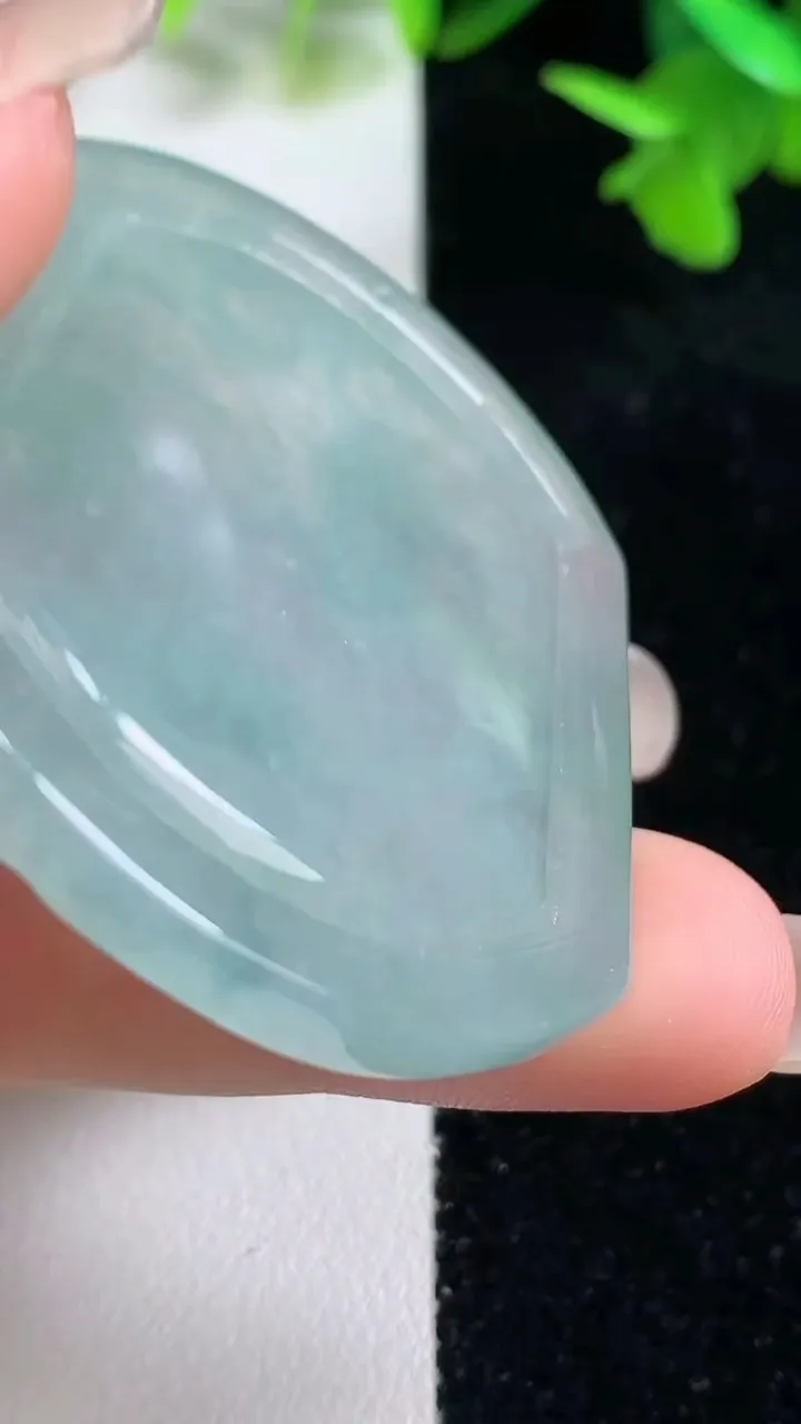 天然A货翡翠生肖鸡吊坠，尺寸50.2-42.4-5.8，重量:27.11g
9月16日
