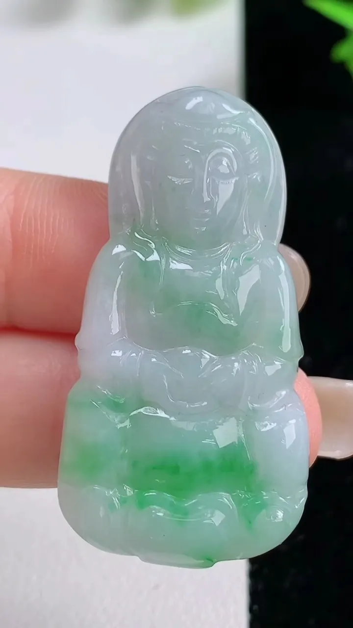 天然A货翡翠观音菩萨吊坠，尺寸43-22.2-4.8，重量:8.74g
9月16日