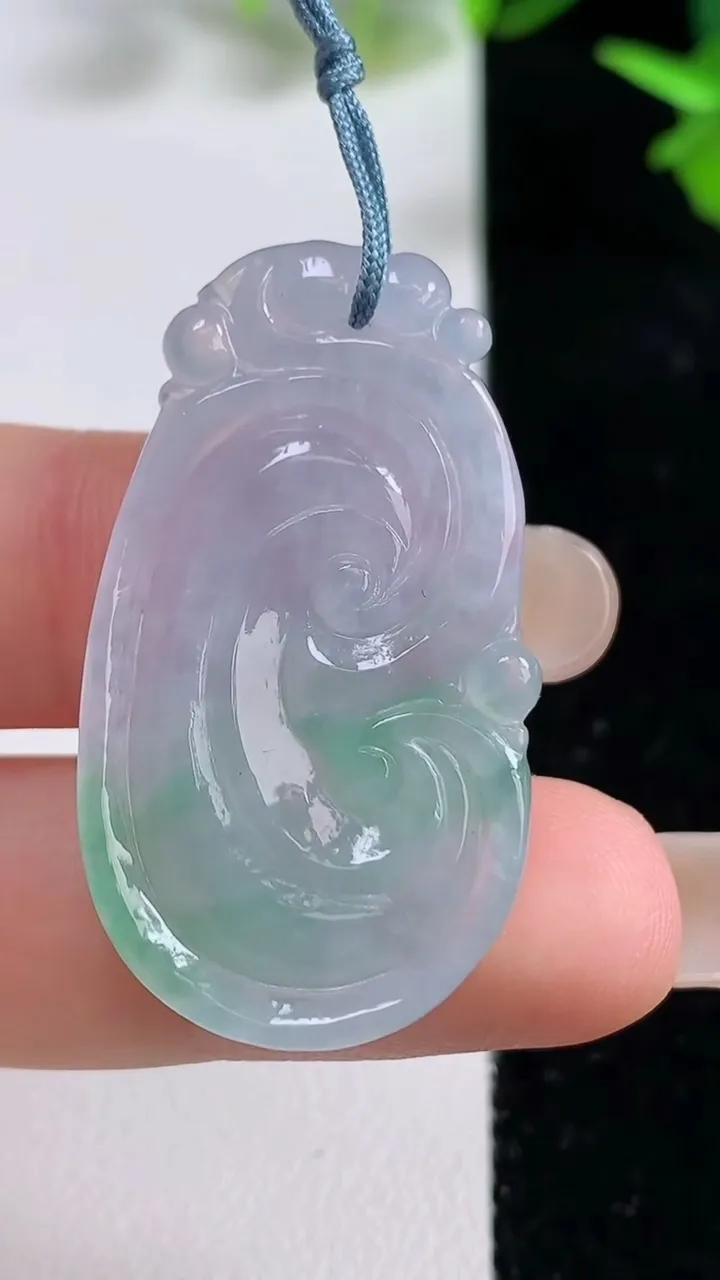 天然A货翡翠如意吊坠，尺寸38-21-4.6，重量:7.20g
9月16日