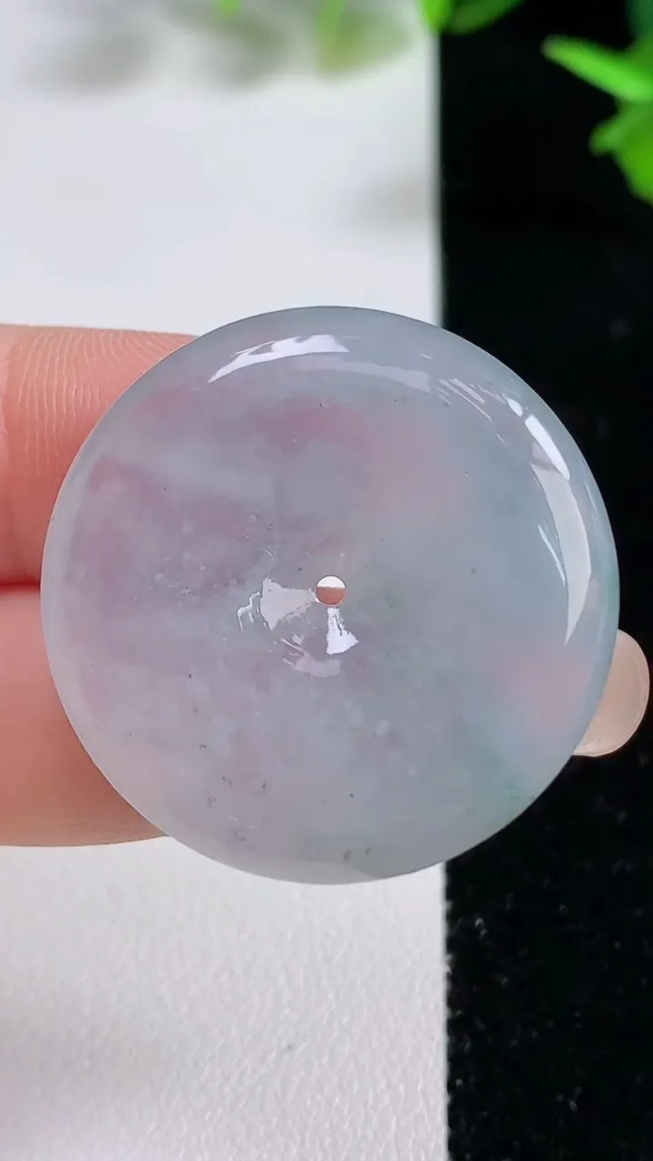 天然A货翡翠冰种紫罗兰平安扣吊坠，尺寸31.2-5.2，重量:11.85g
9月16日