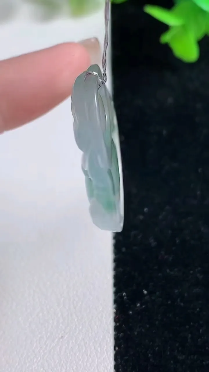 天然A货翡翠冰种飘花佛公吊坠，尺寸28.8-29.6-6，重量:7.91g
9月16日